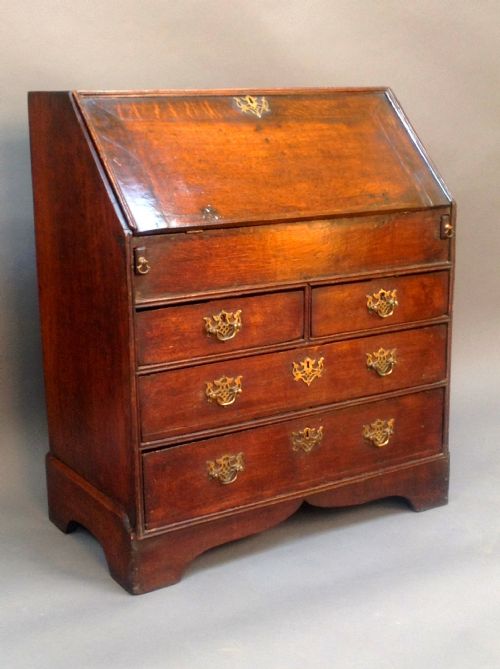 18thc. Oak Bureau of Lovely Small Proportions