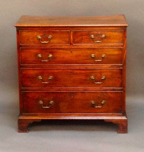 A Good 18thc. Mahogany Chest of Drawers of Small
proportions