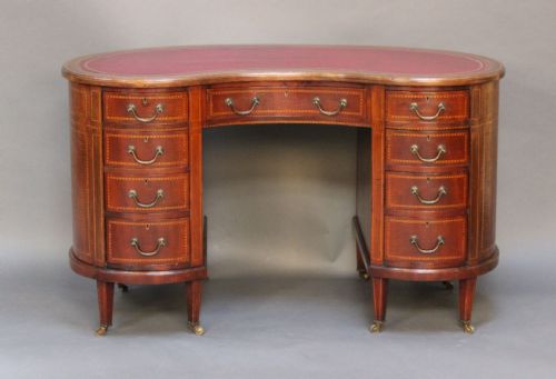 A Fine Late 19thc. Mahogany Kidney Shaped
pedestal Desk