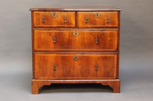A Fine Small 18thc Walnut Chest of Drawers