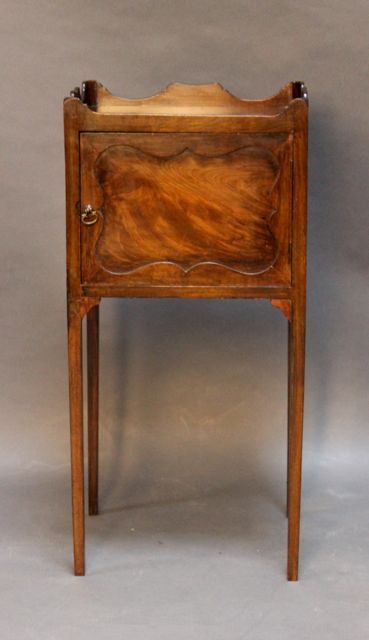19thc. Mahogany Pot/bedside Cupboard