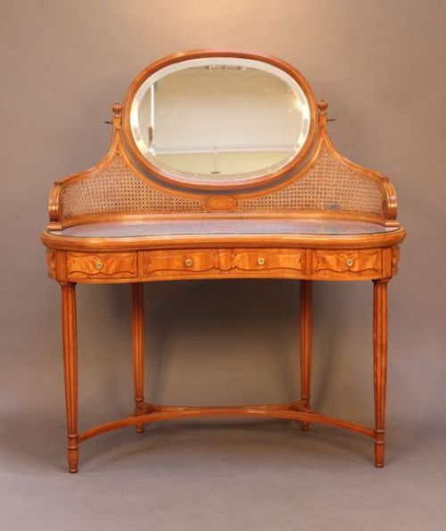 Edwardian Satin Birch 
Kidney Shaped Dressing Table