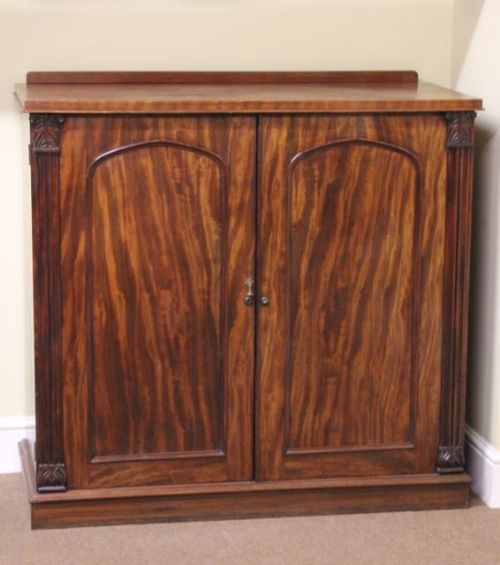 19thc. Mahogany Cupboard/cabinet