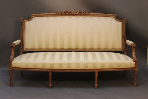 19thc. Walnut Sofa/settee