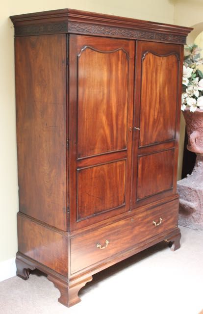 Georgian Mahogany Linen Press/wardrobe