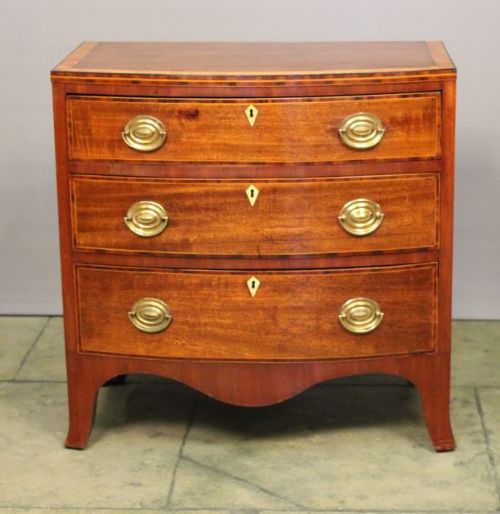 Small 19thc. Mahogany Bow Fronted Chest of Drawers