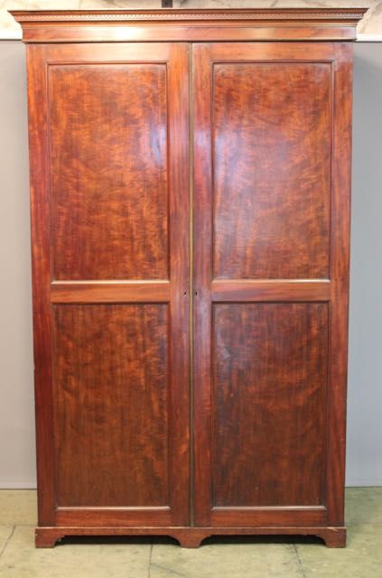 19thc. Mahogany Wardrobe/cupboard