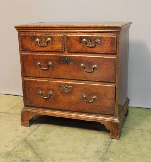 18thc Lovely Small Oak Chest of Drawers