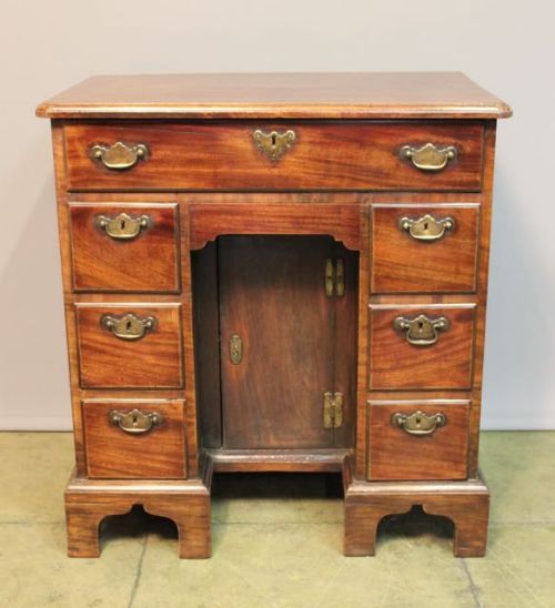 18thc. Mahogany Kneehole Desk