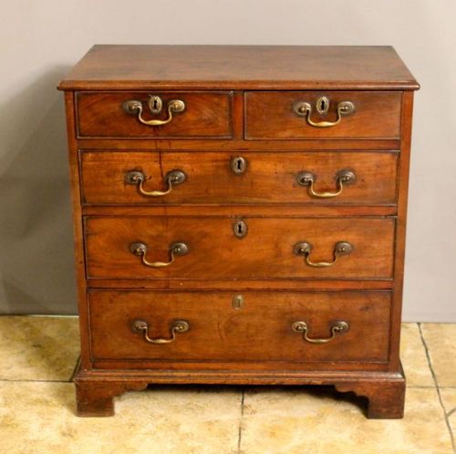 18thc. Mahogany Chest of Drawers of Small Proportions