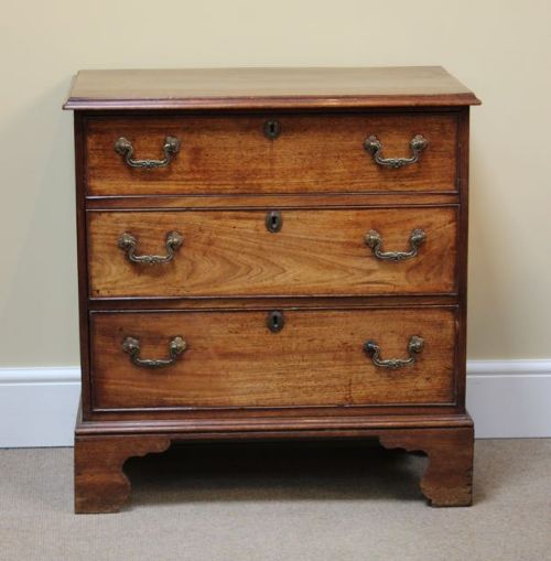 A Lovely Small Georgian Chest of Drawers