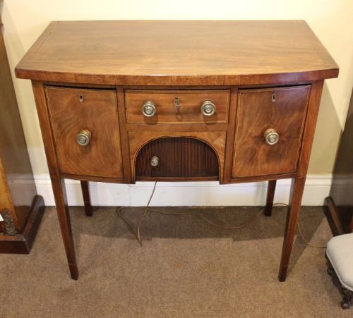 A Small Georgian Mahogany Sideboard/
side Table