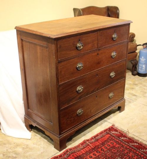 19thc. Walnut Chest of Drawers (Red Walnut)