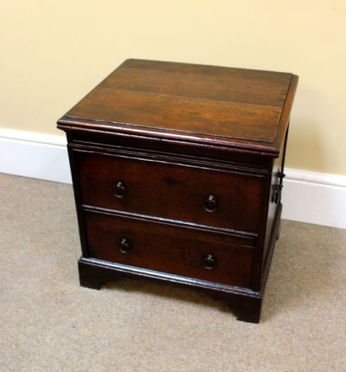fig 1. 18thc. Oak Close Chest/Box 