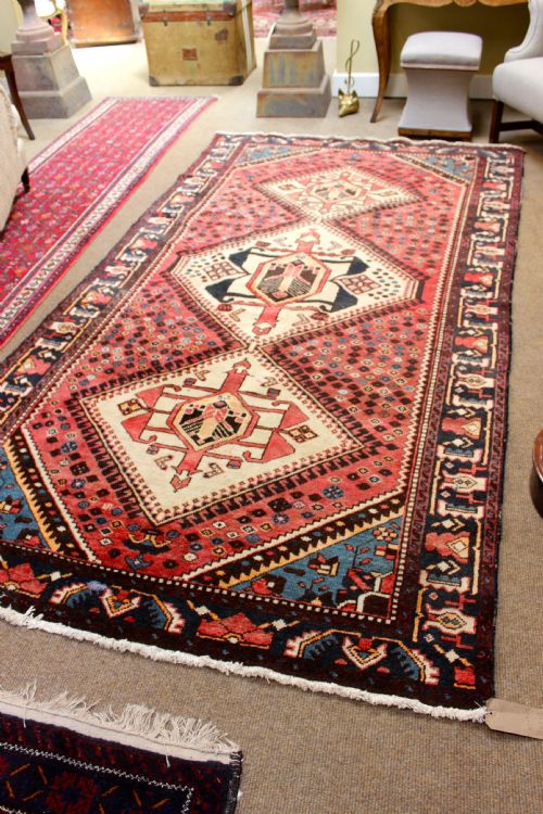 A PERSIAN RED CARPET - ADDITIONAL PHOTO 1