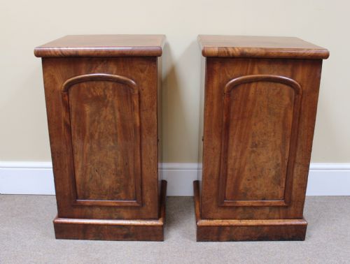 Pair of 19thc Mahogany Bedside Cabinets/pot Cupboards