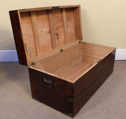 19THC CAMPHOR WOOD CHEST - ADDITIONAL PHOTO 3