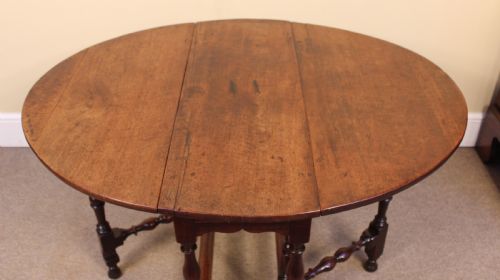 AN EARLY 18THC WALNUT GATE LEG TABLE - ADDITIONAL PHOTO 1