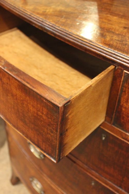19THC MAHOGANY BOW FRONTED CHEST OF DRAWERS - ADDITIONAL PHOTO 4