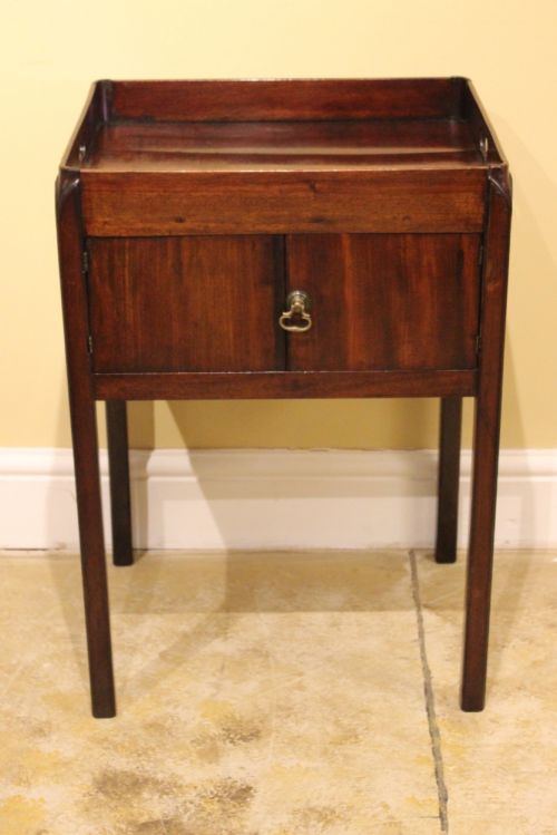 GEORGIAN MAHOGANY BEDSIDE TABLE - ADDITIONAL PHOTO 2