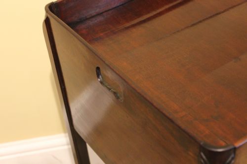 GEORGIAN MAHOGANY BEDSIDE TABLE - ADDITIONAL PHOTO 5