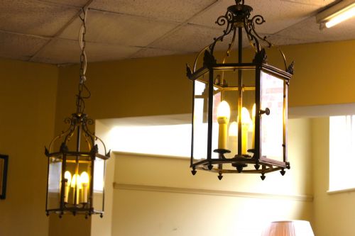 A PAIR OF EARLY 20THC HEXAGONAL BRASS LANTERNS