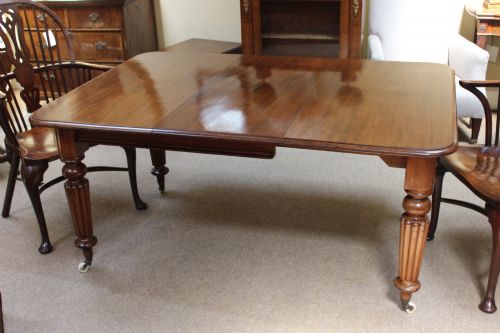19THC MAHOGANY EXTENDING TABLE - ADDITIONAL PHOTO 1