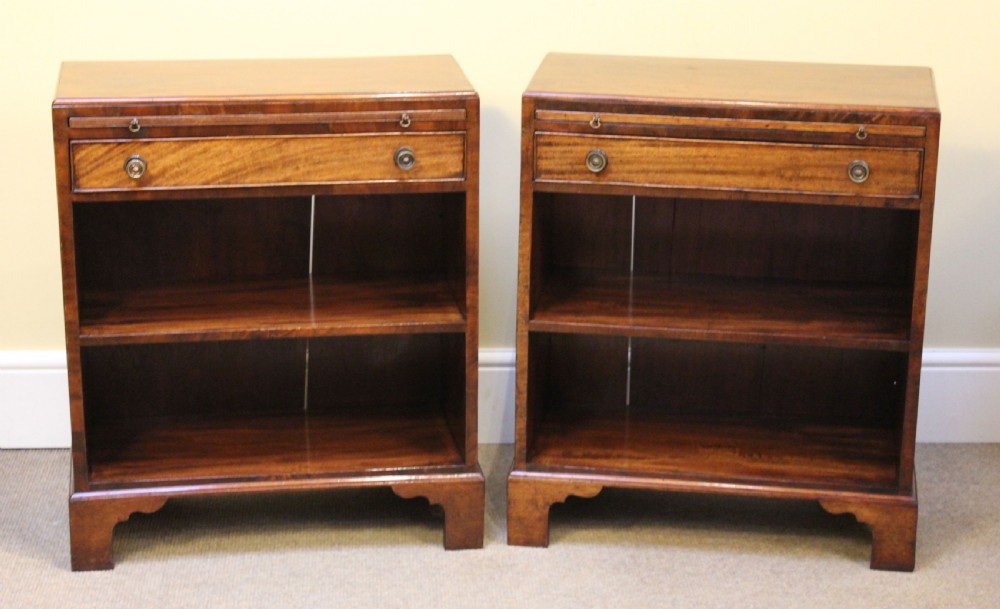 Pair of 19thc. Mahogany Bedside Tables