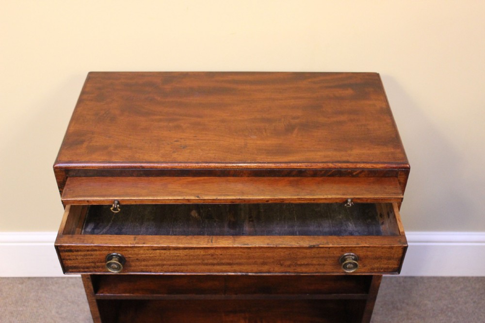 Pair of 19thc. Mahogany Bedside Tables View IV