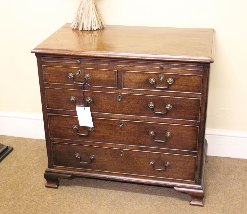 A Lovely Small 18thc Mahogany Chest Of Drawers