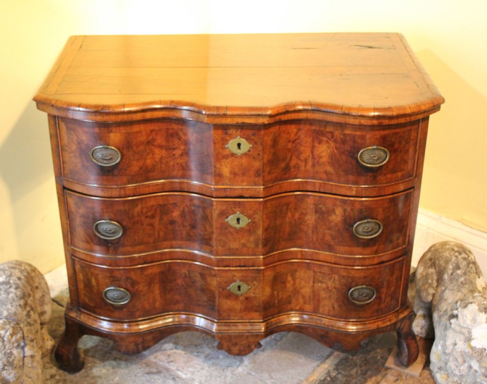 18thc Walnut Chest Of Drawers