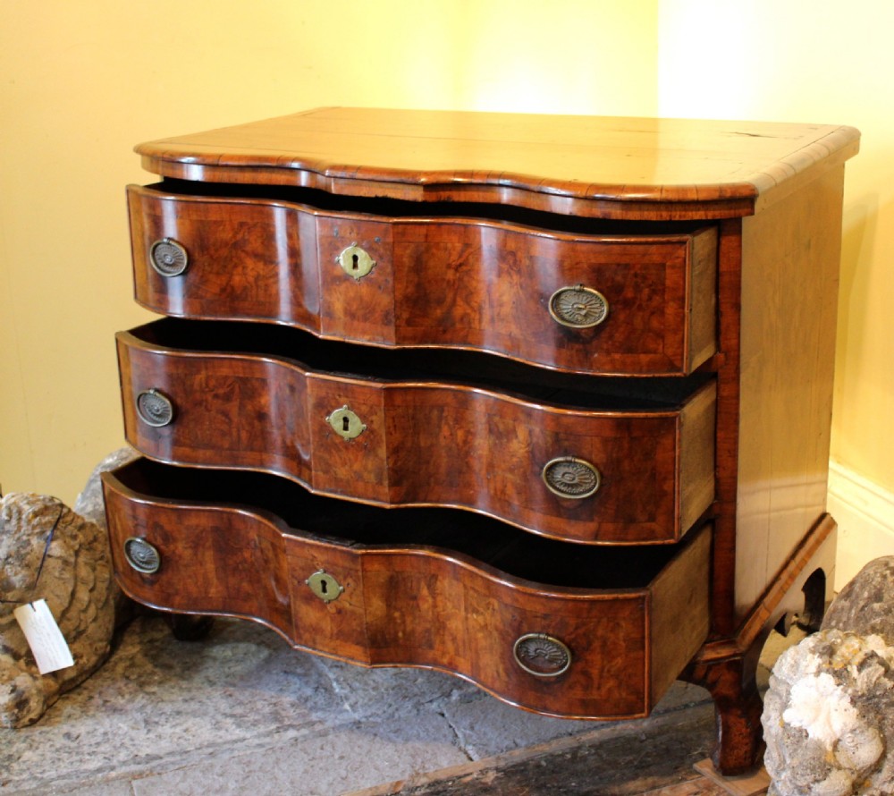 18thc Walnut Chest Of Drawers View VII