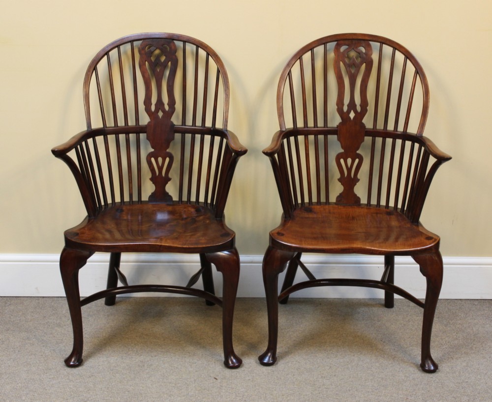 A pair of nineteenth-century yew and elm Windsor armchairs featuring steam-bent hoop backs, pierced central splats, contoured seats, and cabriole front legs. View III