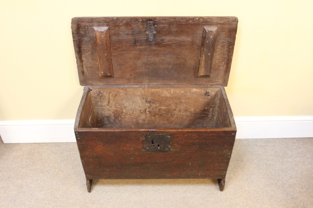 A 17th-century dark oak six-plank coffer featuring a hinged rectangular lid, hand-forged iron lockplate, and slab sides. View VII