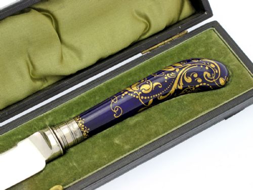 UNUSUAL BOXED ANTIQUE SILVER PLATE CAKE KNIFE - ADDITIONAL PHOTO 1