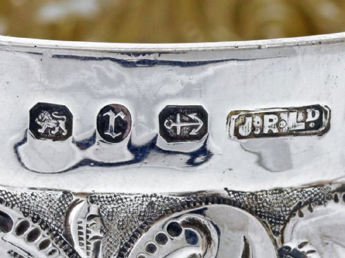 A DEEPLY EMBOSSED SILVER HALF PINT CHRISTENING MUG - ADDITIONAL PHOTO 6