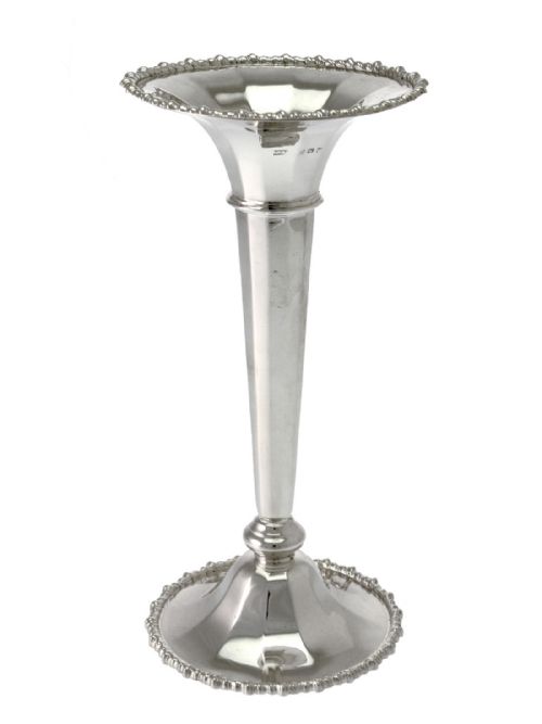 AN ELEGANT PAIR OF QUALITY SILVER FLOWER VASES - ADDITIONAL PHOTO 1