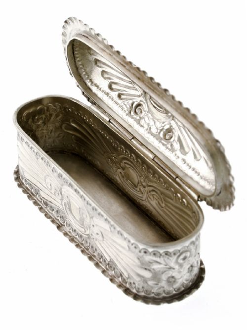 A PRETTY RECTANGULAR SILVER TRINKET BOX - ADDITIONAL PHOTO 4