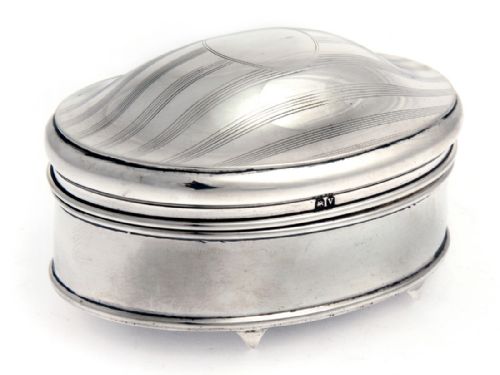 oval silver jewellery box with domed gilt lid and silk lining - CATEGORY: ANTIQUE SILVER - DATED 1920