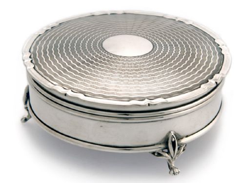 circular silver jewellery box with red velvet lining - CATEGORY: ANTIQUE SILVER - DATED 1910
