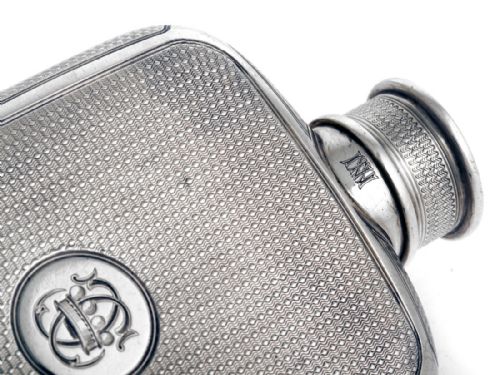 UNUSUAL EARLY VICTORIAN SILVER HIP FLASK - ADDITIONAL PHOTO 4
