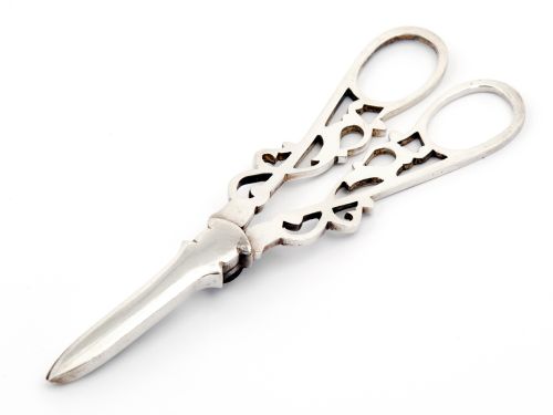 BOXED PAIR OF VICTORIAN SILVER PLATED GRAPE SHEARS IN A RED SILK AND VELVET BOX - ADDITIONAL PHOTO 2