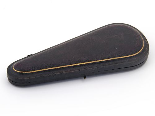 BOXED PAIR OF VICTORIAN SILVER PLATED GRAPE SHEARS IN A RED SILK AND VELVET BOX - ADDITIONAL PHOTO 7
