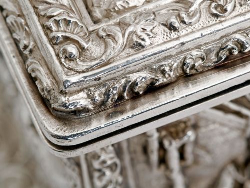 DECORATIVE VICTORIAN ELECTROTYPE JEWELLERY BOX WITH SCENES OF SOLDIERS HORSES AND VILLAGERS - ADDITIONAL PHOTO 6