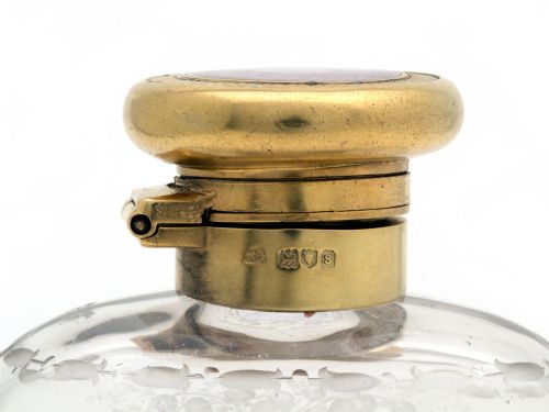 SILVER GILT AND CLEAR GLASS HIP FLASK WITH A MAUVE GUILLOCHE ENAMEL LID - ADDITIONAL PHOTO 4
