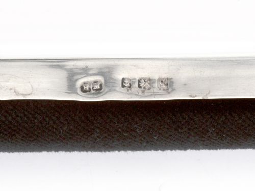PLAIN SILVER PHOTO OR PICTURE FRAME WITH A RECTANGULAR CONCAVE BORDER - ADDITIONAL PHOTO 4