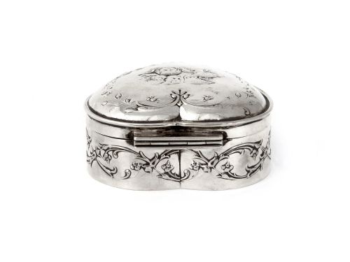 HEART SHAPED SILVER BOX WITH REYNOLDS ANGELS AND GILT LINING - ADDITIONAL PHOTO 4