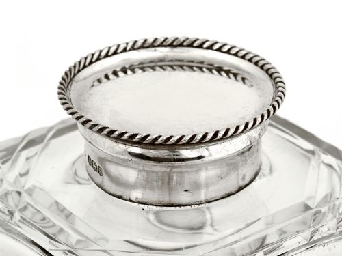SQUARE GLASS AND SILVER LIDDED INKWELL WITH A PLAIN CIRCULAR ROPE BORDER LID - ADDITIONAL PHOTO 1