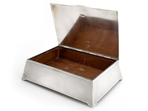 ART DECO STYLE SILVER BOX WITH ENGINE TURNED DESIGN SLOPING SIDES AND CEDAR WOOD LINING - ADDITIONAL PHOTO 2