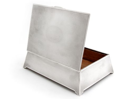 ART DECO STYLE SILVER BOX WITH ENGINE TURNED DESIGN SLOPING SIDES AND CEDAR WOOD LINING - ADDITIONAL PHOTO 3